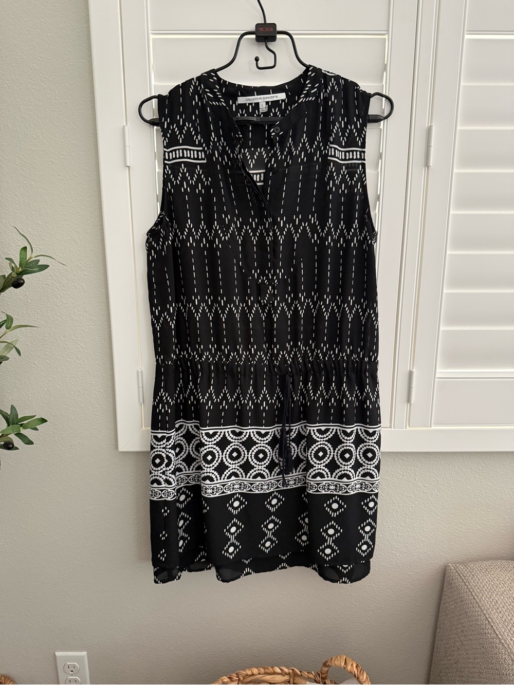 Collective Concepts Black & White Sleeveless Patterned Midi Dress